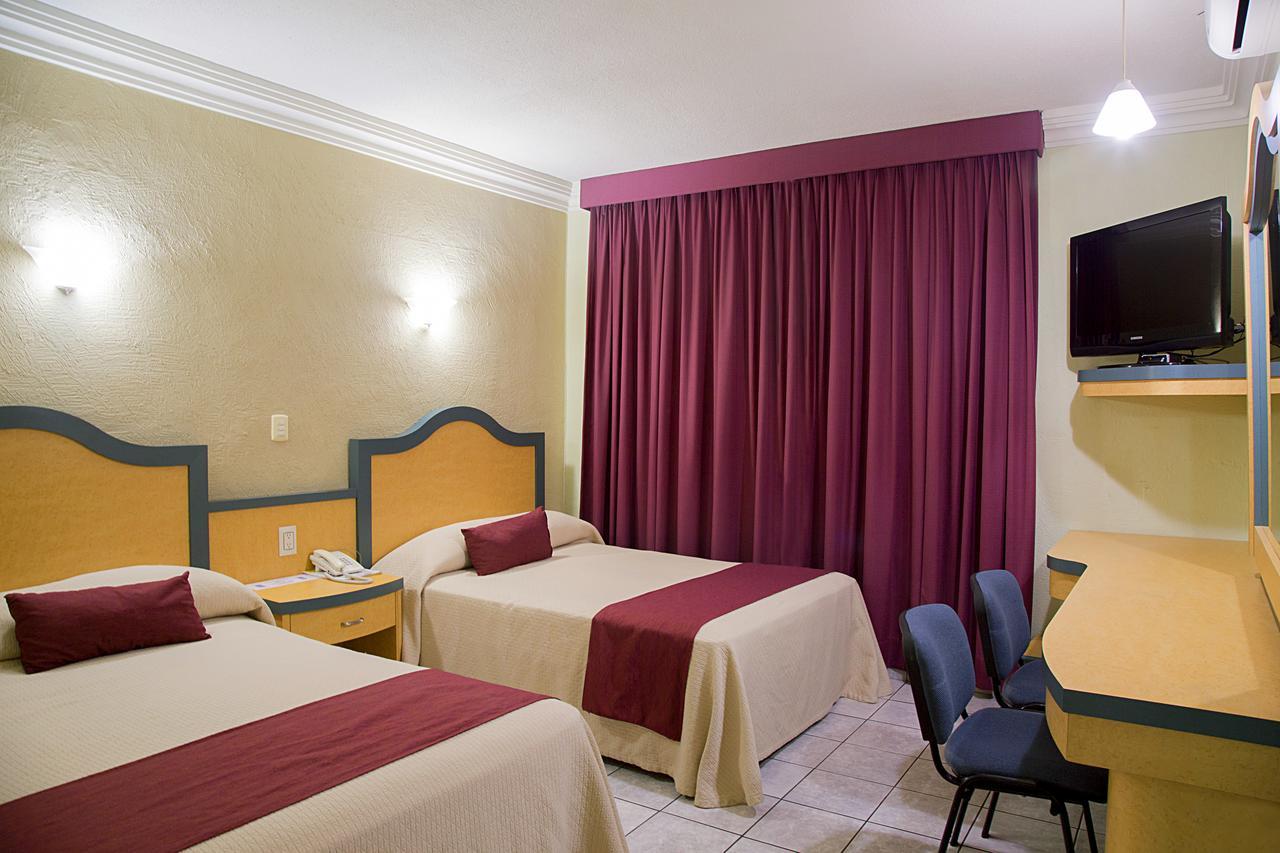 Hotel Madrid Мінатітлан Екстер'єр фото